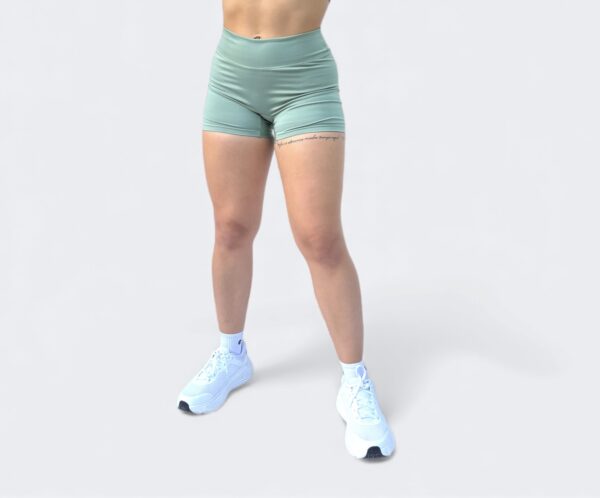 Short con pretina en V